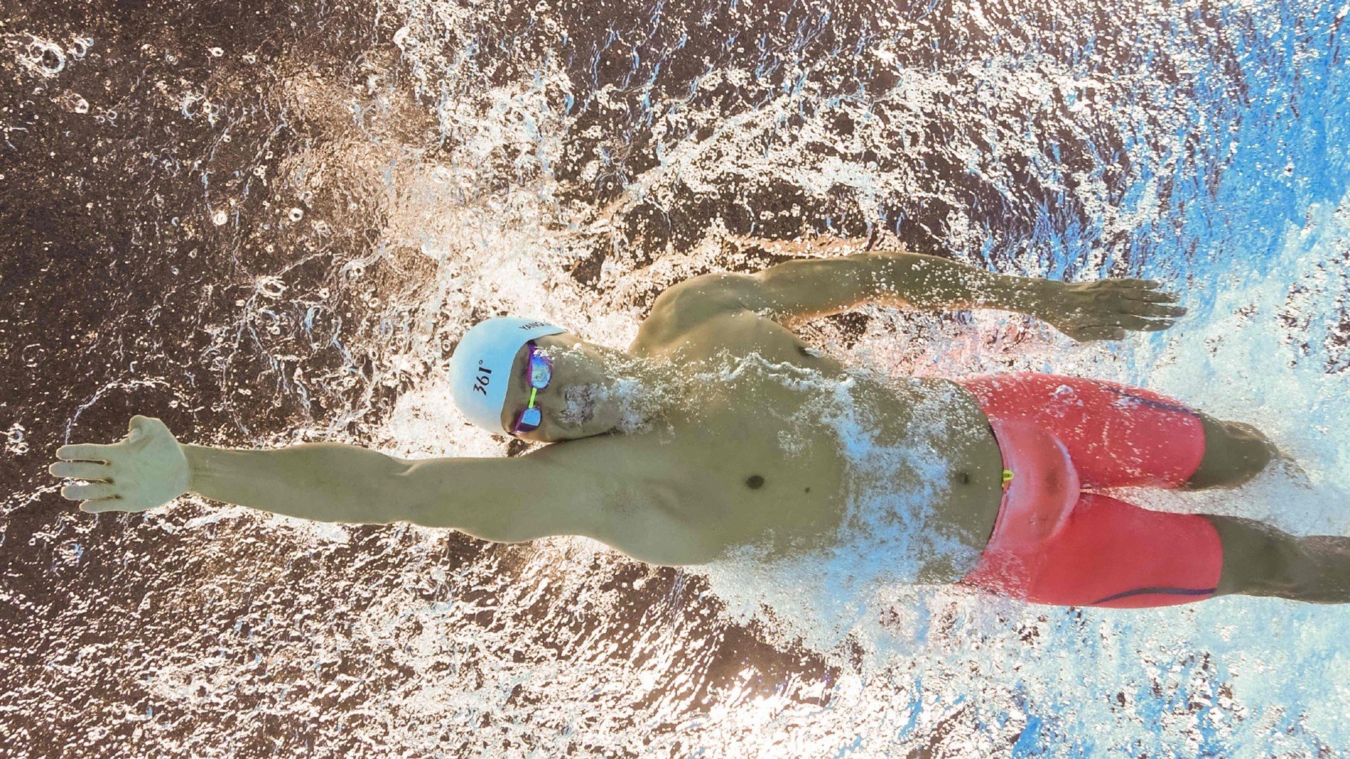 在2015年季后赛火热的“水花”模式中，库里场均命中率高达45%以上，成为联盟最强远射手